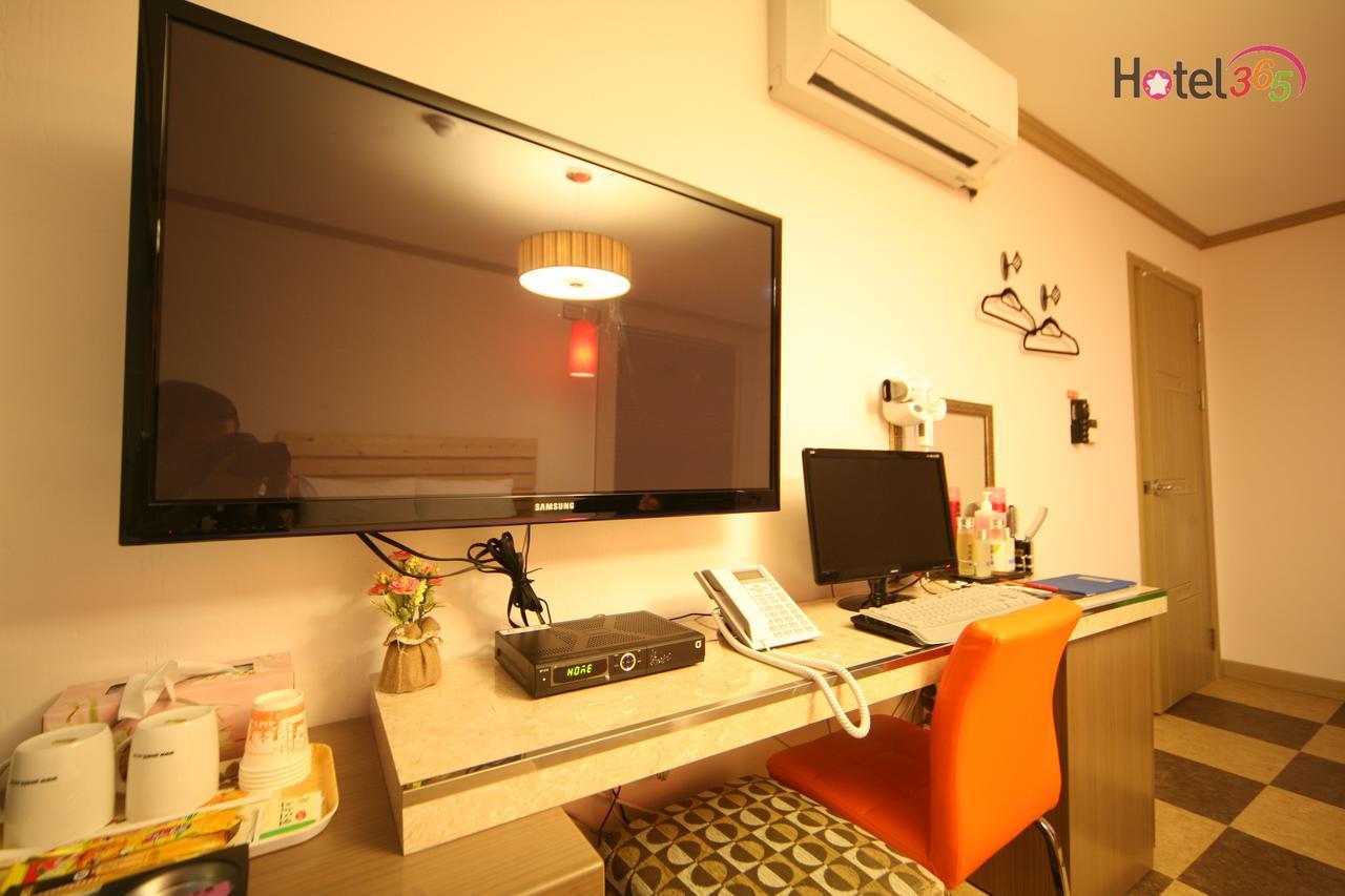Chuncheon Myeongdong Hotel מראה חיצוני תמונה