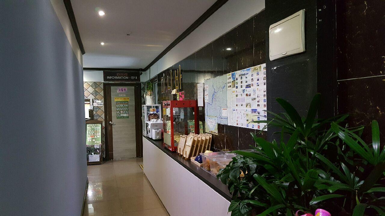 Chuncheon Myeongdong Hotel מראה חיצוני תמונה