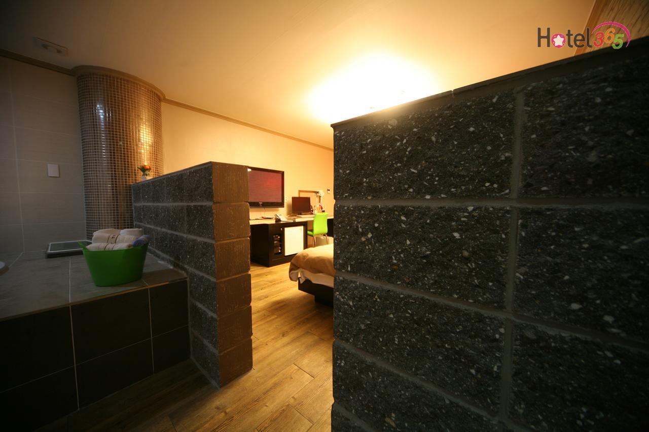 Chuncheon Myeongdong Hotel מראה חיצוני תמונה