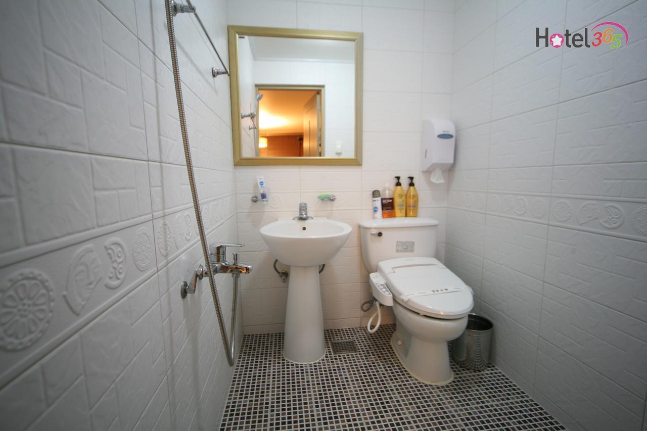 Chuncheon Myeongdong Hotel מראה חיצוני תמונה