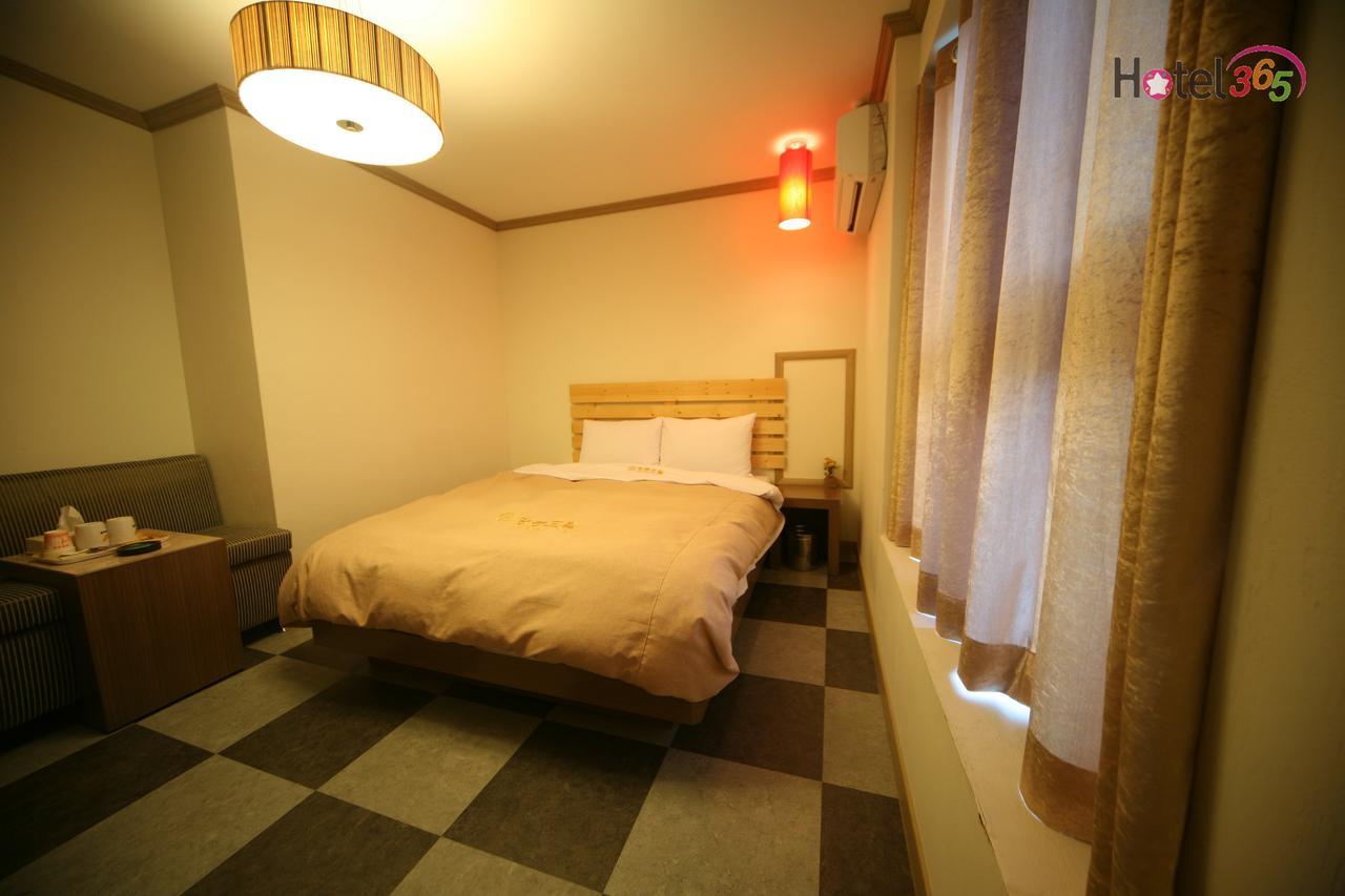 Chuncheon Myeongdong Hotel מראה חיצוני תמונה