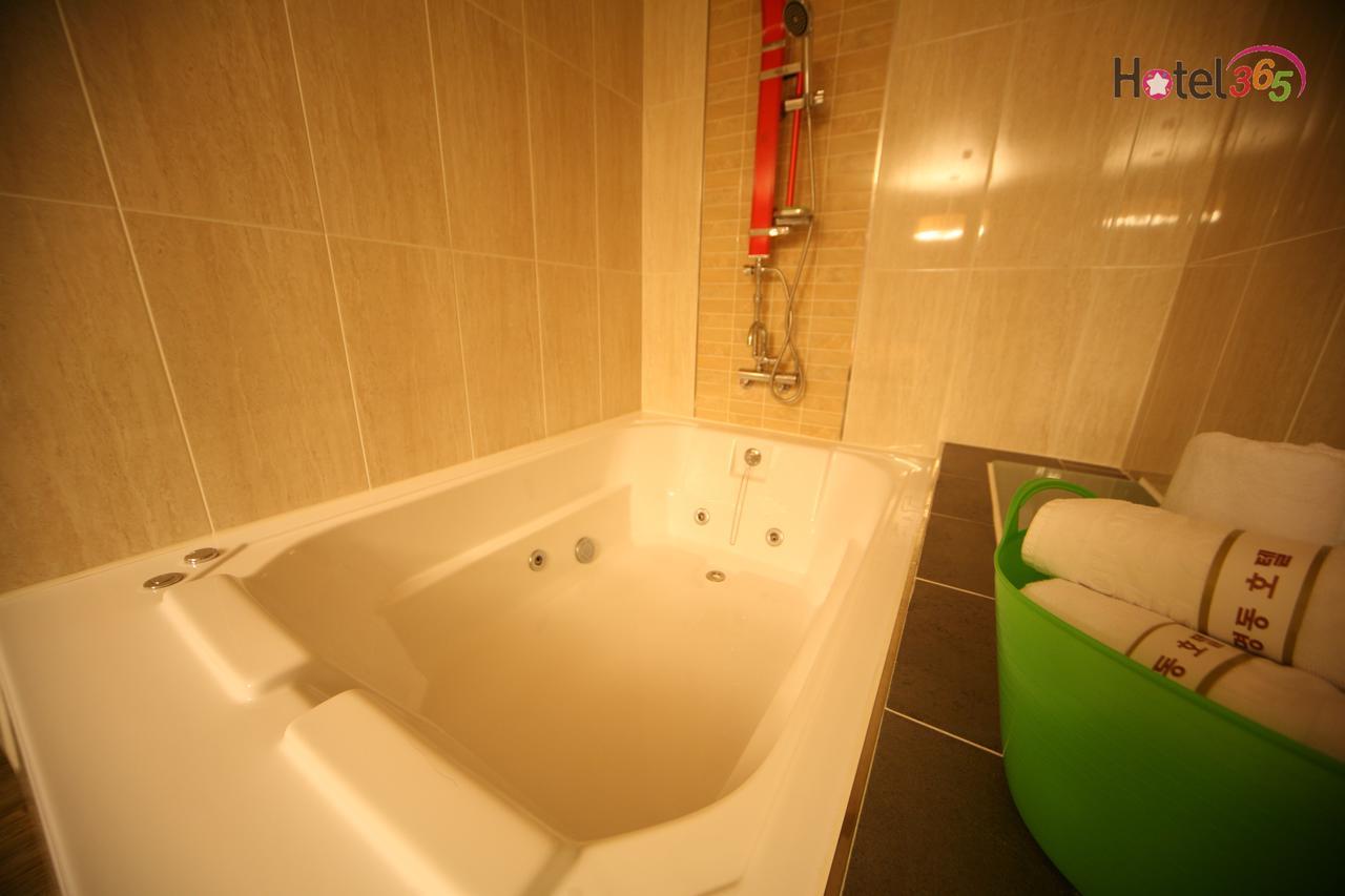 Chuncheon Myeongdong Hotel מראה חיצוני תמונה
