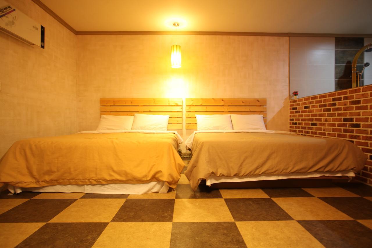 Chuncheon Myeongdong Hotel מראה חיצוני תמונה