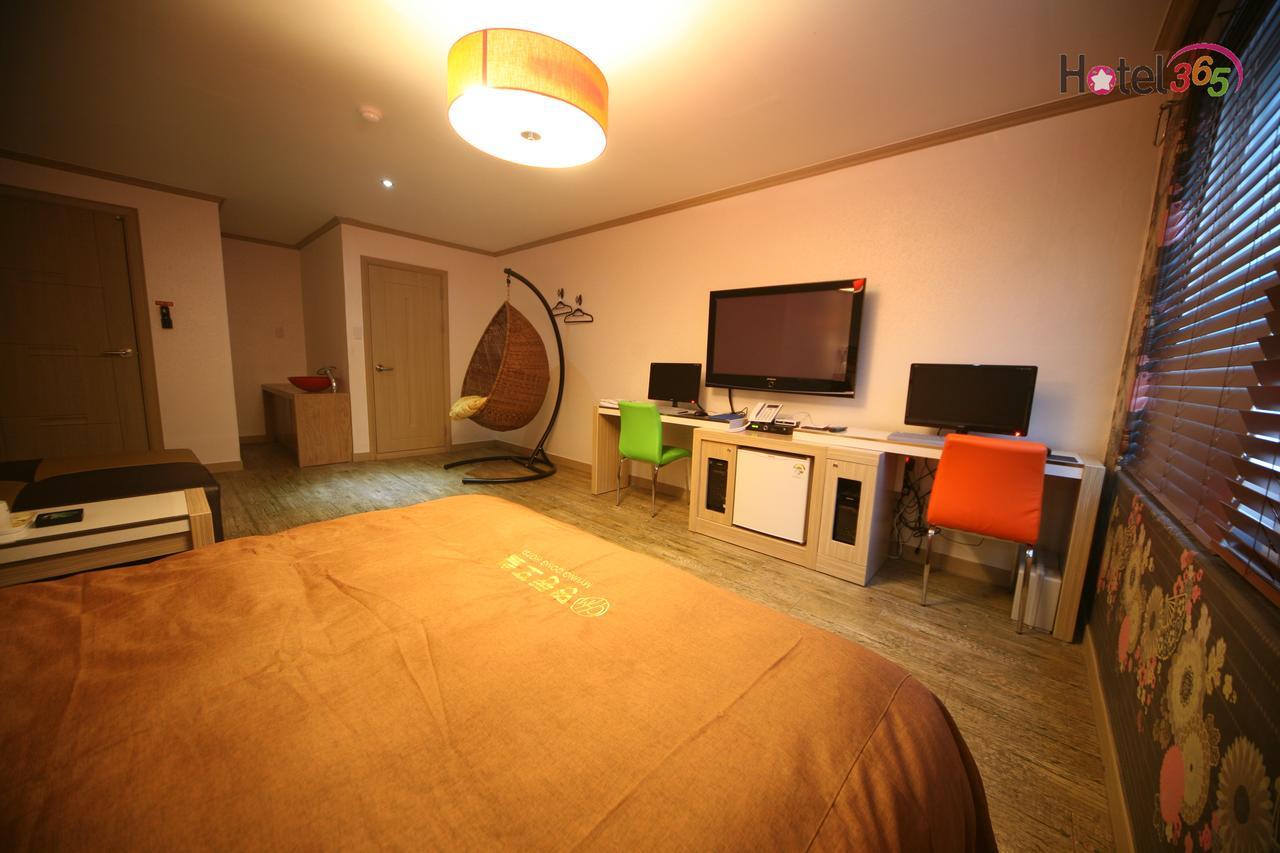 Chuncheon Myeongdong Hotel מראה חיצוני תמונה