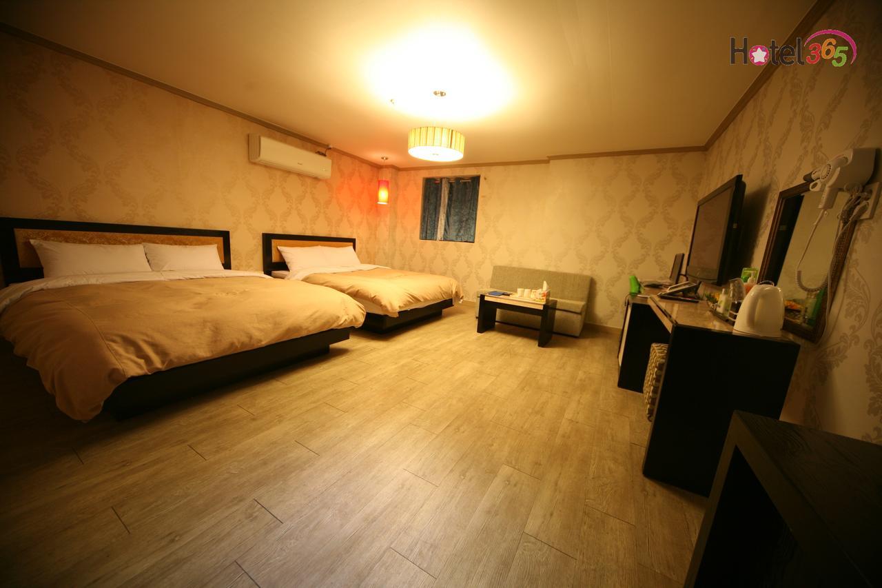 Chuncheon Myeongdong Hotel מראה חיצוני תמונה