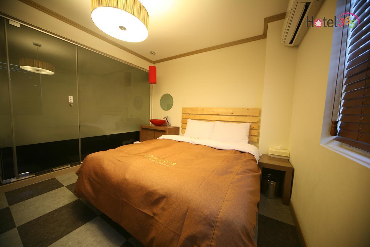Chuncheon Myeongdong Hotel מראה חיצוני תמונה