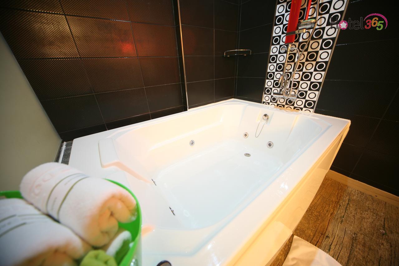 Chuncheon Myeongdong Hotel מראה חיצוני תמונה