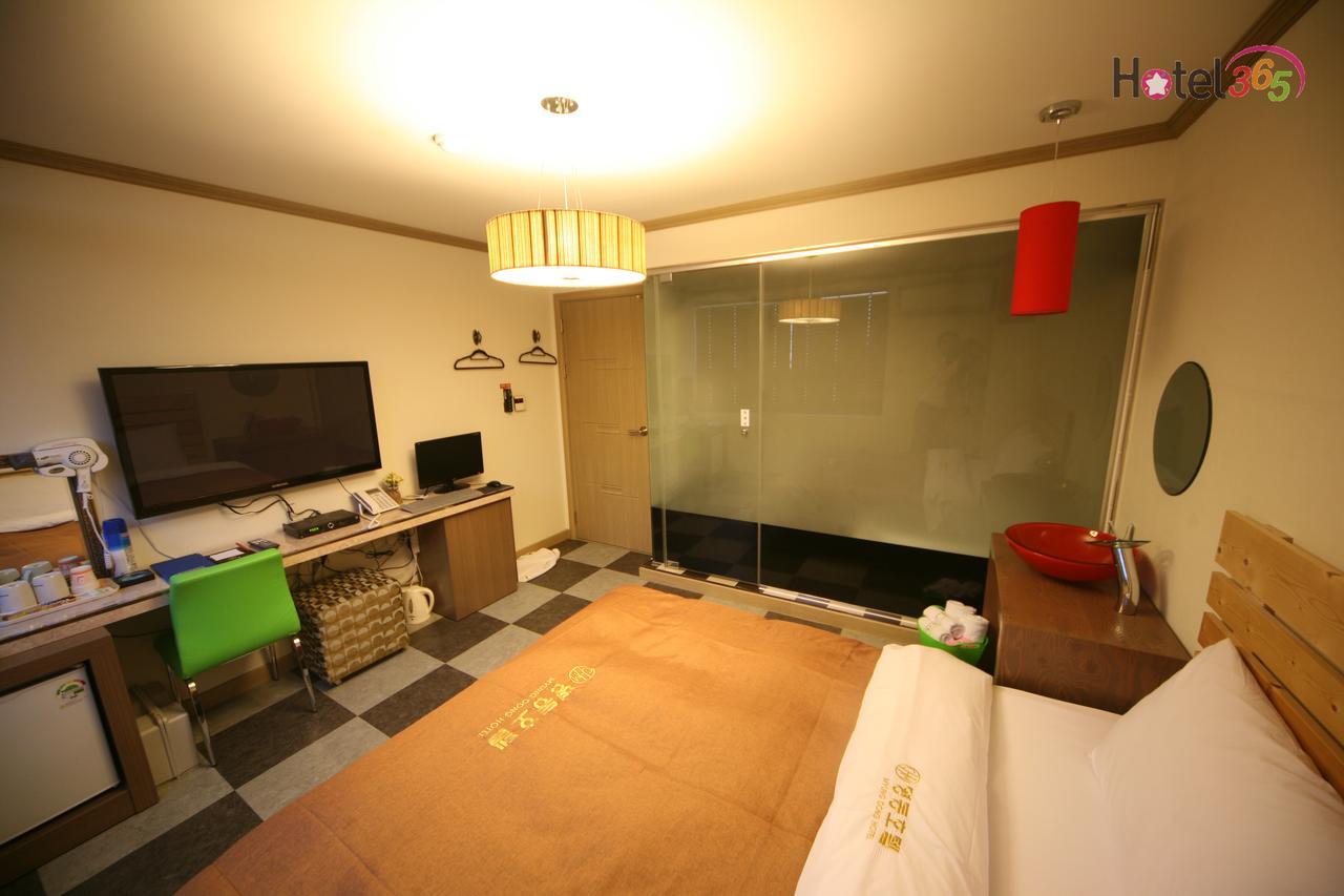 Chuncheon Myeongdong Hotel מראה חיצוני תמונה
