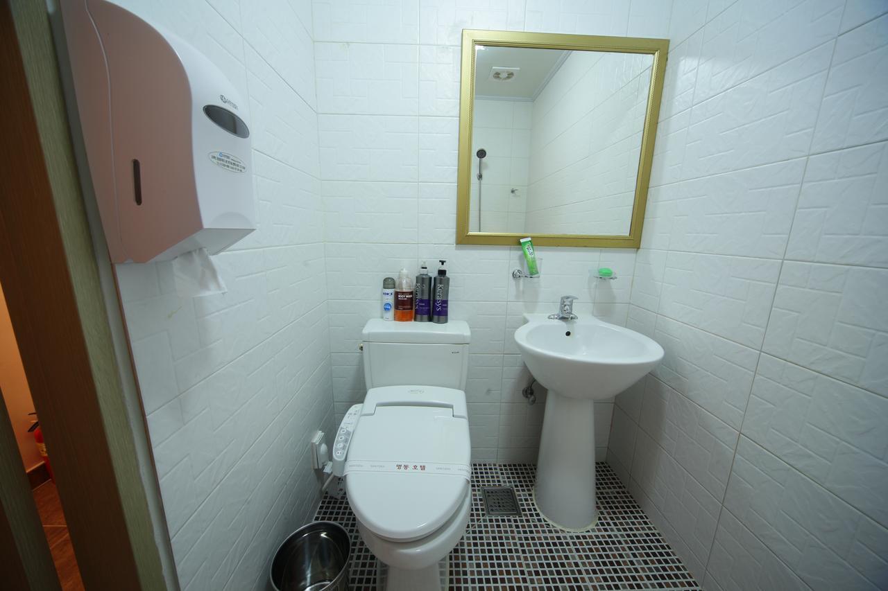Chuncheon Myeongdong Hotel מראה חיצוני תמונה