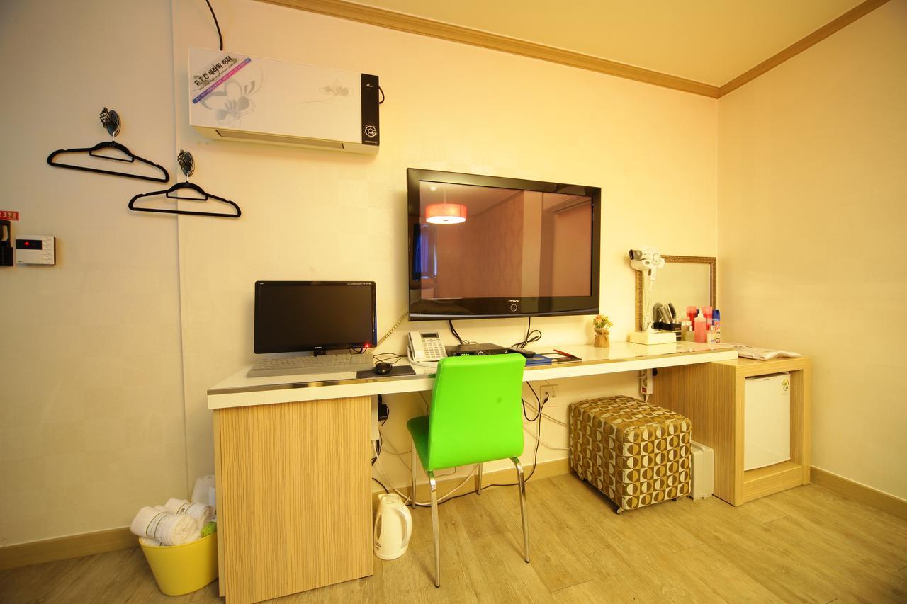 Chuncheon Myeongdong Hotel מראה חיצוני תמונה