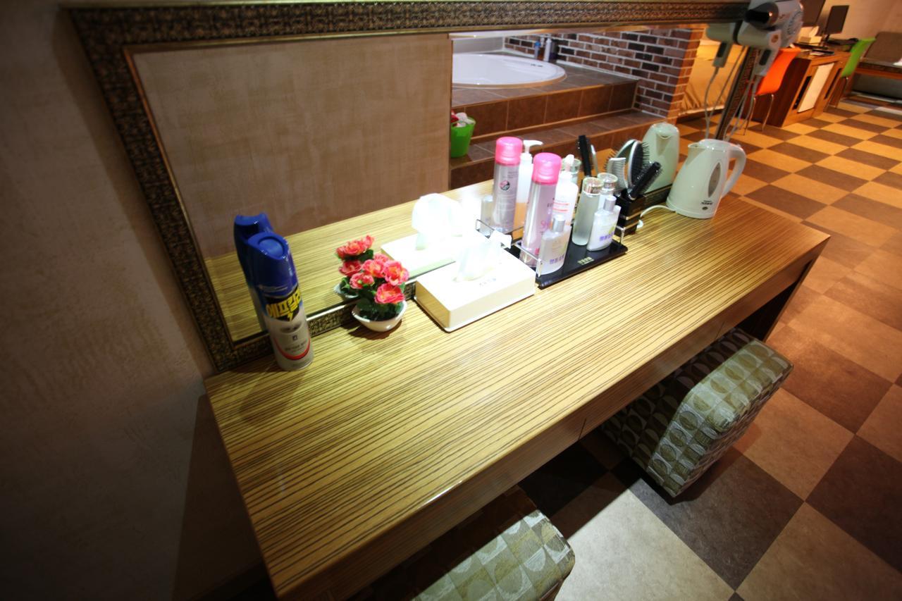 Chuncheon Myeongdong Hotel מראה חיצוני תמונה